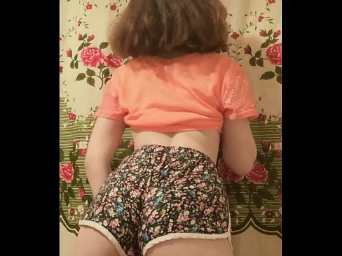 ❤️ Sexet ung babe laver en striptease ved at filme sine shorts på kamera ☑ Fucking at da.xxx050890.ru ☑